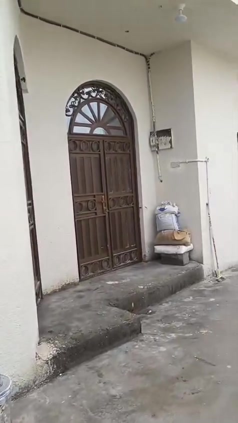 🏠 إعلان إيجار بيت جديد
📍 الموقع: أبو الخصيب - الرومية
💰 سعر الإيجار: 450,000 دينار عراقي
📝 تفاصيل ومواصفات البيت:
🛏️ عدد الغرف: غرفتين نوم
🛋️ الصالة: صالة واسعة
🏛️ الديوانية: متوفرة
🍳 المطبخ: مطبخ مرتب
🚿 المرافق الصحية: صحيات متكاملة
🌿 الحديقة: حديقة منزلية
🚗 الطارمة: كراج للسيارة (طارمة)
✨ الحالة العامة: بيت كامل وجاهز للسكن الفوري
📞 للإستفسار والمعلومات:
🏢 جهة الاتصال: عقارات الحيدري
👤 المسؤول: الأستاذ صادق العبادي
📱 رقم الهاتف: ***********
