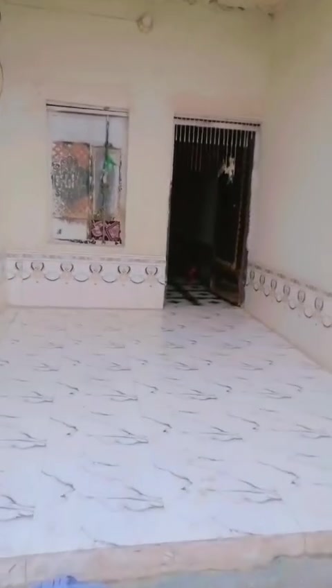 للبيع بيت نظيف ومرتب قريب بيت داوود العيدان المساحه ٢٢٠ متر السعر ٣٣ وبي مجال قليل ***********

