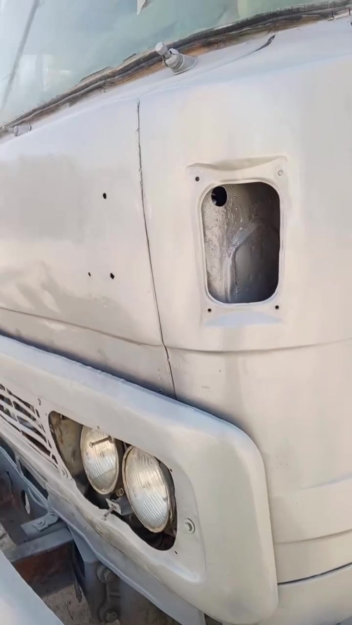 السلام عليكم شباب لوري هينو موديل 82 (8 )طن الرقم السليمانيه الوري على وضع مبيعه اللوري شغال ماكينه كير شرط تخم تاير نص عمر مكان لوري سامراء الاستفسار على الرقم ***********
