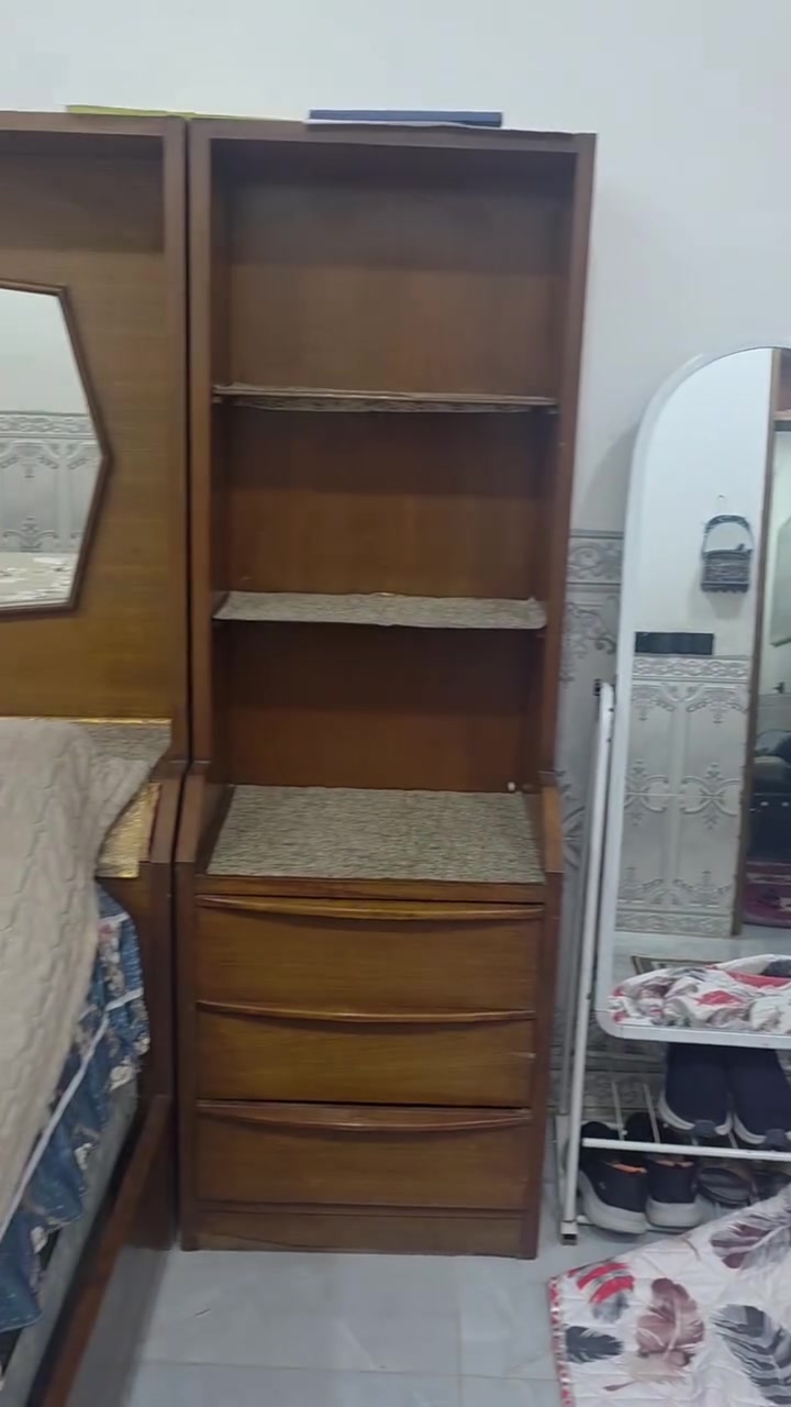 غرفه نوم صاج داخل خارج نضيفه كلش
بغداد كماليه حي السلام 
700وبيها مجال
***********
