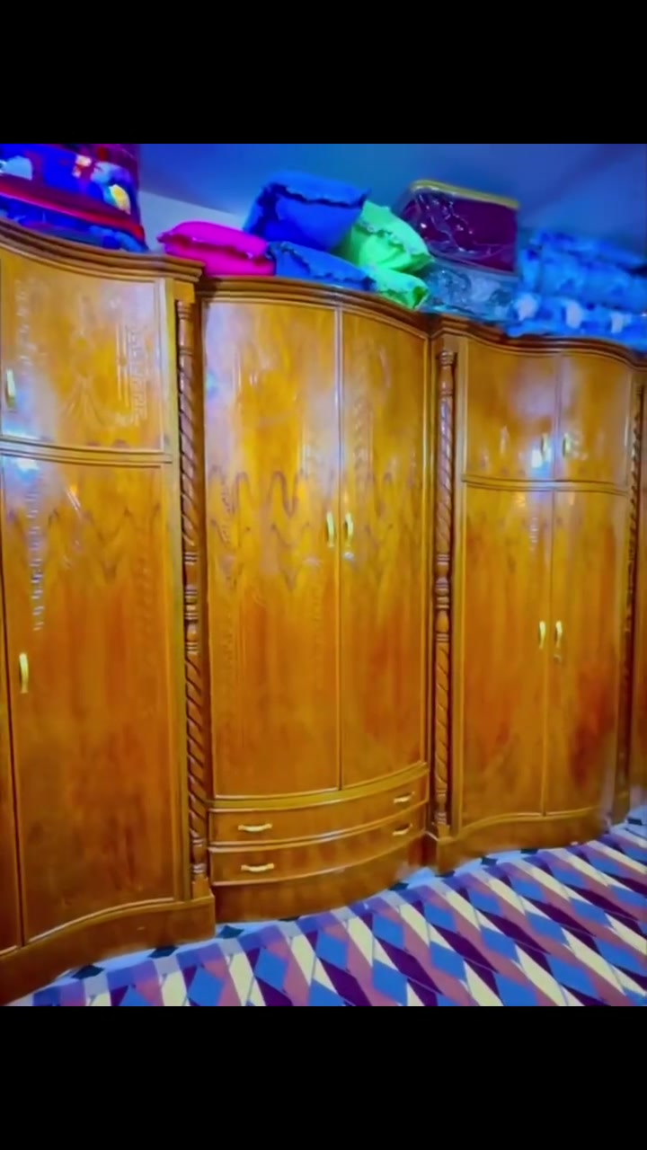 غرفه نوم خشب عراقي مستخدمه شي قليل سعرها مليون 700 الف دينار عراقي صاج درجة أولى طابقين العنوان كربلاء حي العامل مول الباقر الاستفسار الاتصال على الرقم ***********
