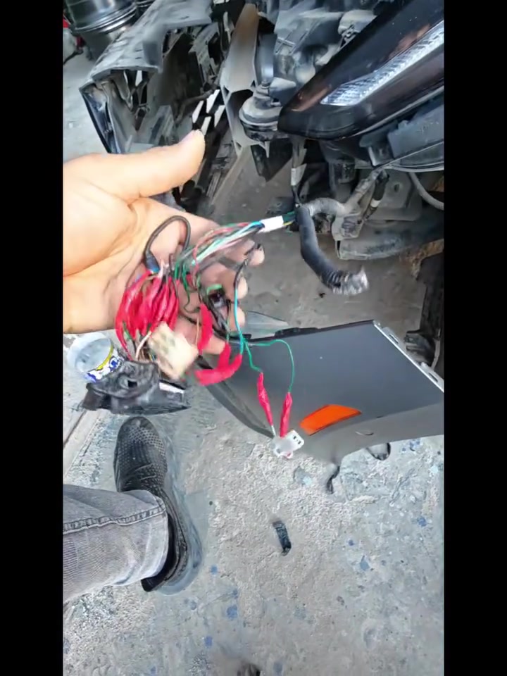 كيا كي فايف
k5
تبديل فيشة الضفيرة الامامية 
كهربائي عام وبرمجة 
***********
بغداد الشعب
