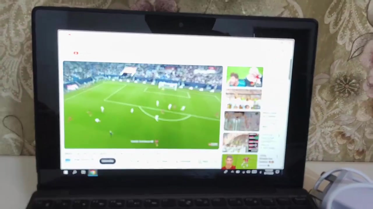 بـ 100 ألف بيها مجال للشراي. هم ايباد وهم لابتوب مابي اي مشكلة و بطارية 83 مال دراسة فول وتصفح و الشاشة شخط مابيها و الكيبورد كذالك كيبورد عربي نكليزي و شاشا لمس فول سلاسة ومحمل عليها جميع البرامج كبالكم بس الدكمه مال تعلي وتنصي غاطه يعني لازم من الشاشة و الكيبورد تعلي الصوت يعني أبد مامئثرات .. تجي وياها شاحنتها. صوتها عالي تخبل. 
 للتواصل واتساب *********** أو خاص
