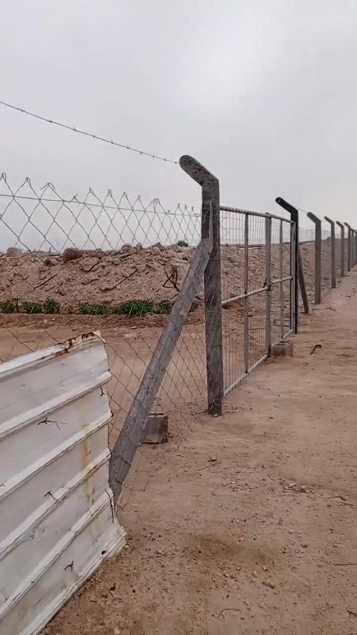 للبيع دونمين بيهن غرفتين وحمام وبيهن ارتواز س 35المكان نهايت شارع المكصب ***********
