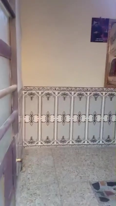 دار للبيع مساحه ١٢٠م مربع ٣غرف وصاله وستقبال مسلح قاط ونص بناء جدا نضيف منطقه الحميديه زراعي بل بدايه خدمات كامله الاستفسار ***********
