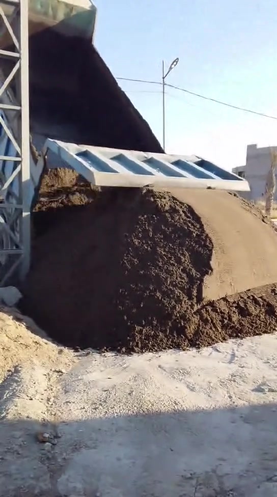 عمال ل كافة اعمال البناء 
قشط جدران 
صب ارضية بيت
تعديل ارضية بيت
حدل ارضيه بيت
لبخ قسطل 
بناء شغلات نواعم
صب بيتونه
صب دنك 
بعض الصور و فيديوات لشغلنا 
مستعدون للعمل في كافة احياء الموصل لتواصل معنا
واتساب *********** 
***********
