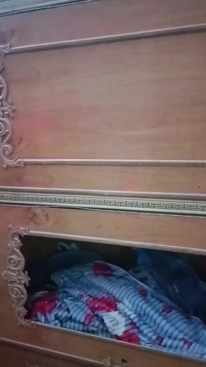 سلام عليكم كنتور للبيع 4 بيبان مكاني نجف الكنتور نضيف ‏‪***********‬‏
