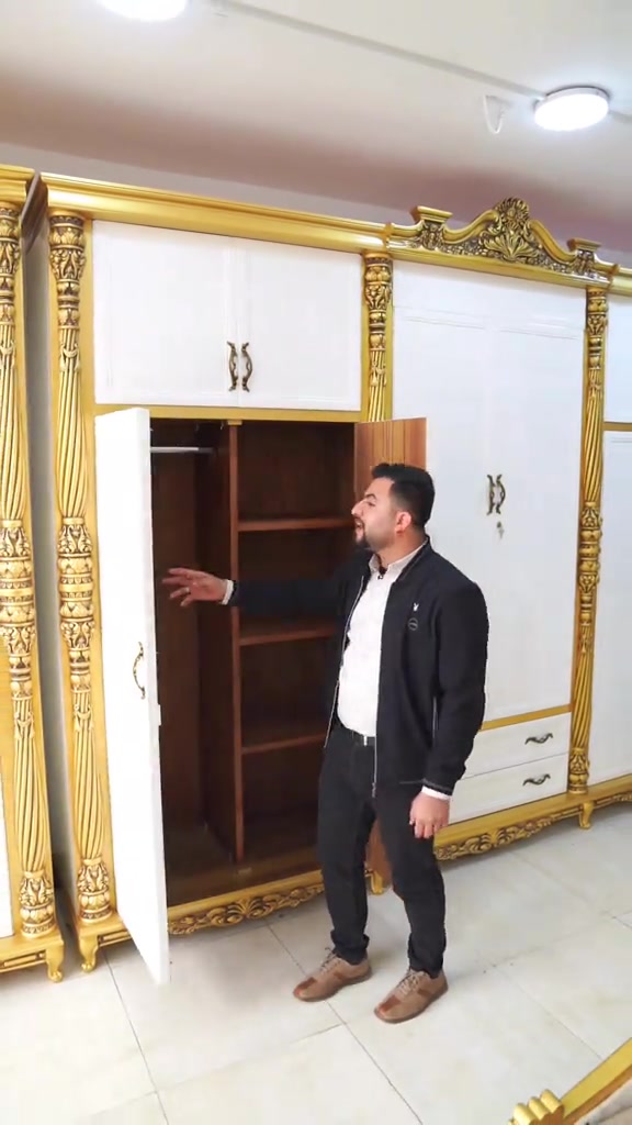 ⁨	موديل بابلون  شاهد وستمتع بجمال و فخامة النجارة العراقية 🪵🇮🇶 نجارة عراقية ضمن وجبة الدرجة الفاخرة اللون أوف وايت وتطعيم ذهبي ومزيج من البرونزي الداخل مصبوغ صاجي  السعر 5 ملايين و 350 الف الداخل صاج طبيعي 5 ملم الوجه 6 ملم MDF الظهر چرچوبة شد براغي  القاعدة بلوك صاج كل الغرفة لوكنز( ارجل خشب زان )مرتفعة عن الأرض كل الغرفة دنگ خشب زان ثقيل  تاج الكنتور وزاوية الملابس خشب زان تاج الچرباية وميز المرايا خشب زان  قيافة تبديل ملابس هدية  وطابورية هدية السرير رگم خشب چام و القاعده بلوك 8 ارجل ثقيل  ارتفاع الكنتور 280 سم عرض الكنتور 360 سم عرض زاوية الملابس 120 سم يعني الكنتور وزاوية الملابس ضلع كامل 480سم السعر 5350  معرض ومعمل الخزرجي للأثاث  الشد والتوصيل مجاني الى جميع محافظات العراق  ___________ _زيارتنا على موقعنا حلة / منتصف شارع ابو القاسم /من جهة سوق الحلة الكبير مجاور دكتور مكي الابراهيمي طبيب الاسنان او الاتصال ***********  *********** #معرض_ومعمل_الخزرجي_للأثاث      #غرفة_نوم #اكسبلور #اثاث #fypage  ⁩
