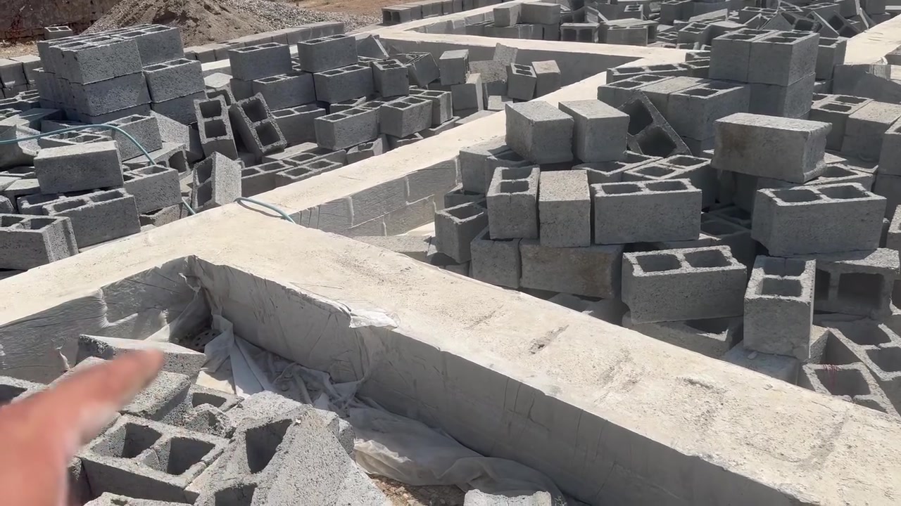 عمل هندسي في قضاء الدبس. ضمان طول العمر بناء ثلاث طواب. تصفيط بلوك تسليح الشيش. باشراف العمل اسطى كاروان. بسعر مناسب دقه عاليه بالعمل./***********/***********
