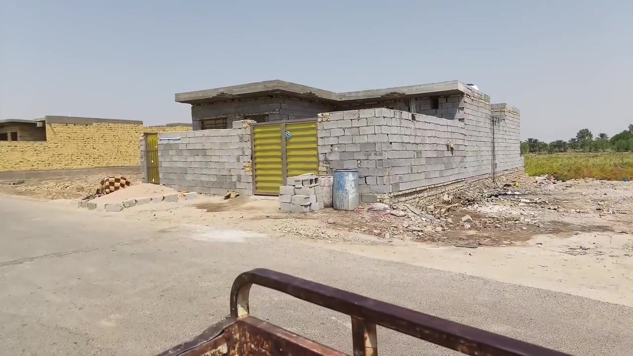 السلام عليكم قطعه زراعي للبيع السميلات وجه عل تبليط مباشر مساحه 200 وجه 10ونزال 20 قرب مضيف شيخ غزوان الخيرالله السعر 11  خدمات كامله ماي وكهربا لتواصل خاص او ***********
