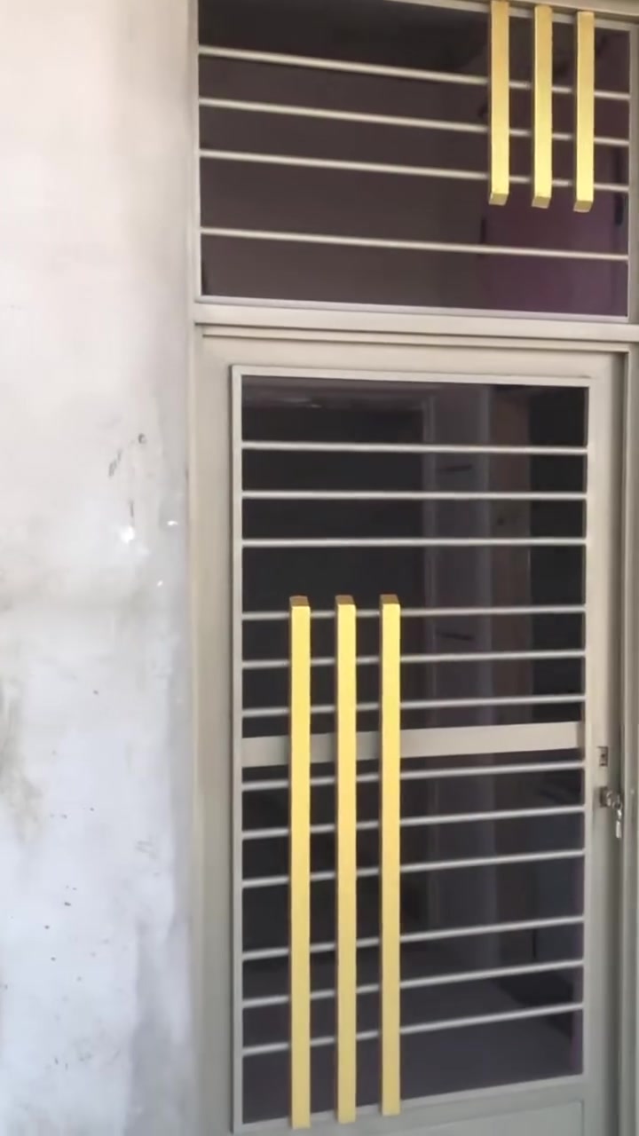 صبغ وتنضيف بيبان وشبابيك درجه اولى ونشتغل جميع أنواع الحداده بسعار مناسبة الاتصال عل رقم *********** أو مراسلتي خاص وتدللون 🌷

نص مكتوب في الصور:
- قبل
- بعد