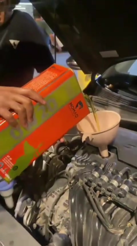 مركز عقيل • زيوت عالمية • غسيل المحرك