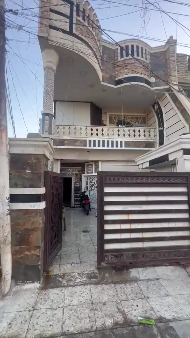 #ابوزهراءالطائي #للعقار
#عباس#الملحاني #للعقار

دارللبيع🏠
150 متر (6*25) في منطقة تراث الشرطه الخامسه 
الطابق الارضي مدخلين 
استقبال ومطبخ وهول داخلي و2غرف نوم وخدمات داخليه وخارجيه 

الطابق الثاني 2غرف نوم سويتات 
بناء بعد 2013بيت نضيف والمربع البي البيت مرتب 

سعر البيت 175 قفل 

 للاستفسار ***********(عباس الملحاني)☎️
