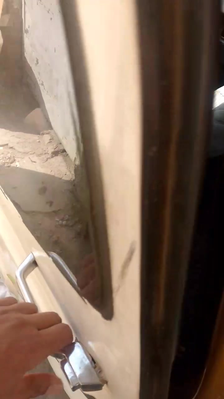 تكتك شحن عطلها فقط العقل كل كهربائياتها شغاله السعر مليون وبيها مجال كل شي شغال بيها والبطاريات ممتازة غزالية ***********
