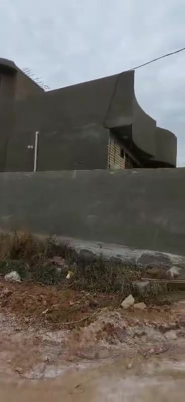 بيت للبيع مساحه 200 متر كما موضح بالفيديو طابو زراعي سند 25 العنوان طويريج منطقة مليبيج الثانيه قريب شط الجدول السعر 85 مع المجال للأستفسار 
مراجعة مكتب الضامن للعقار العنوان طويريج بداية شارع 40 مقابل مدرسة أمل الأجيال الأهليه
***********
***********

