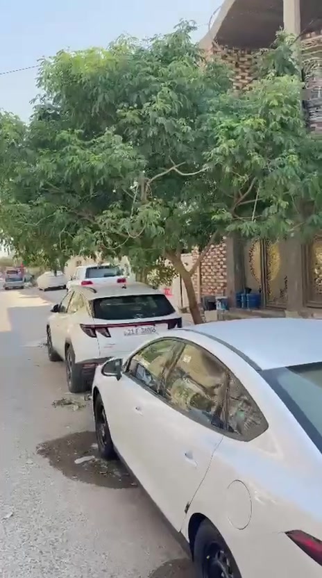 السلام عليكم
 بي واي دي كين بلص مكفوله كفاله ماشيه 22 الف كلي بانزين وكهرباء سياره جديده ومكفوله كفاله رقم بغداد بأسمي للبيع السعر 19مليون وبيها مجال مكاني نجف رقمي ***********

