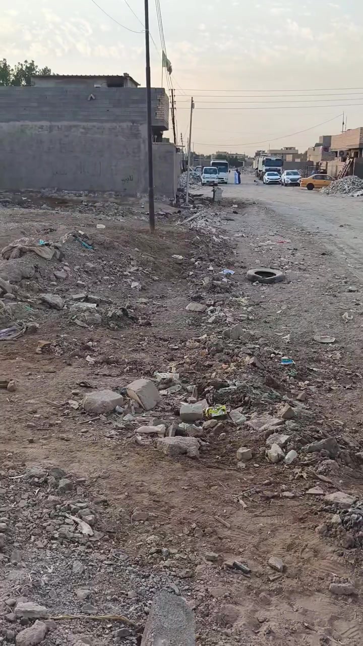 بيت زراعي مبني طابوك وسطح كاشي مساحته 200بحي طارق القديم تعتبر صيطره ثانيه سعر 50وبي مجال***********
