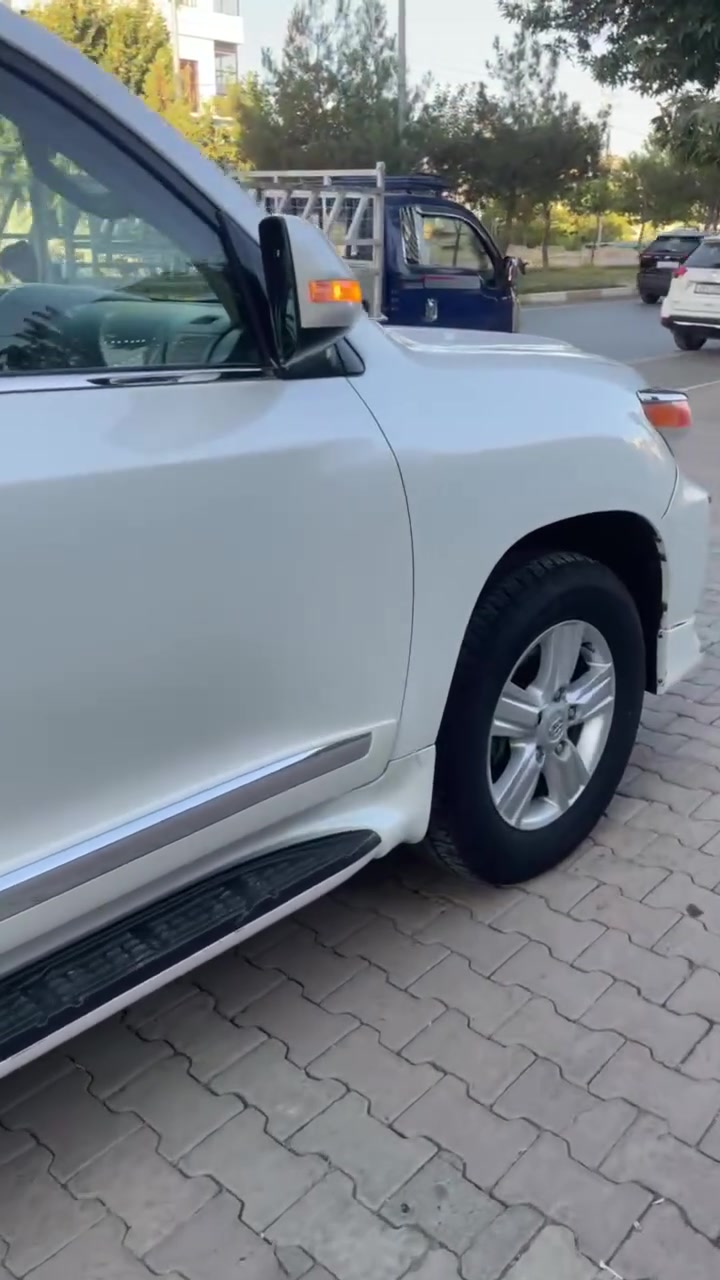 سياره لاندكروزر ٢٠١٢  مكفوله  رقم ***********
