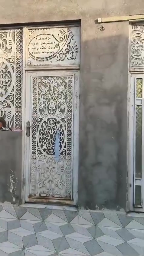 سلام عليكم بيت البيع زراعي بحي جوادين نزله ثالثه مساحت البيت 200 متر البيت متكون غرفتين او صاله او مطبخ او ستغبال البيت جاهز اذا شراي تصل علا هاذه رقم ‏‪***********‬‏ سعر 50 او بيه مجال
