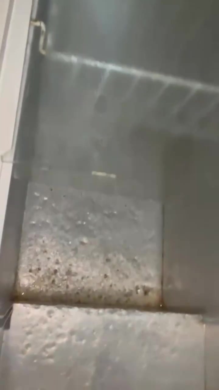 سلام عليكم 
مجمدة مستعمله نضيفة للبيع اي شي مابيه مجرد محتاج فلوسه
نوعيته (ام دولفين)🐬
 سعر 140 بيه مجال لطيبين

للتواصل *********** 
او مراسلة الحساب نفسة
