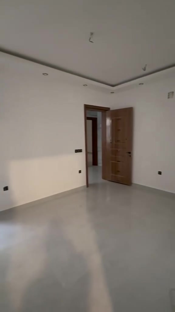 🏠السلام عليكم شقة vip للبيع
‏⠀⠀⠀⠀  ⠀
⠀⠀⠀⠀⠀⠀ 📍الموقع مجمع الغيث — شارع المشاتل مقابيل الوزيرية 

📐 مساحة : الشقه 120 متر 

تفاصيل الشقة ✨
•3غرف نوم
•صالة
•مطبخ
•صحيات
•3 مناور 

✨🚨العمارة تحتوي على بارك للسيارات تحت الارض 

🔐تحتوي على نظام سكيورتي على مدار 24 ساعة 

✅شقة ارضية بموقع مميز في بغداد للسكن العائلي

📞للاستفسار اتصل على الرقم او الواتساب 
(***********)
‏⠀‏⠀‏⠀‏⠀‏⠀‏⠀‏⠀‏⠀‏
