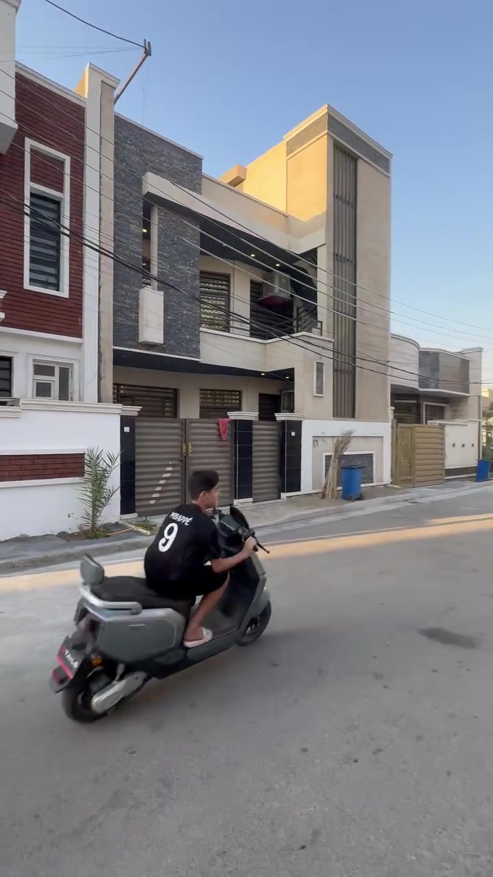 السلام عليكم
بيت 80متر المهدية الثالثة
الواجهه 5.70- نزال 14
الشارع السادس
عرض الشارع ١٢ متر

يحتوي على مدخلين 
استقبال
٣ غرف نوم
٣ حمامات
منور+سطحين
بناء درجه اولى من الهيكل الى التشطيب 

للأستفسار ***********
مكتب الرسلان الهندسي
