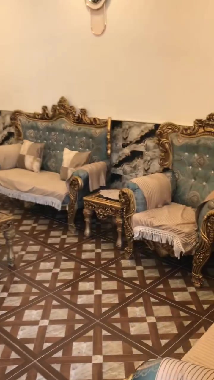 السلام عليكم دار البيع /الشعله شارع /60/طابق ونص مساح /100/متر/العسر/97 مليون وبي مجال 
الدوالم قبل السجه /مقابيل شارع ابو طيارة 
ثالث دربونه على ايدك اليسار/***********
