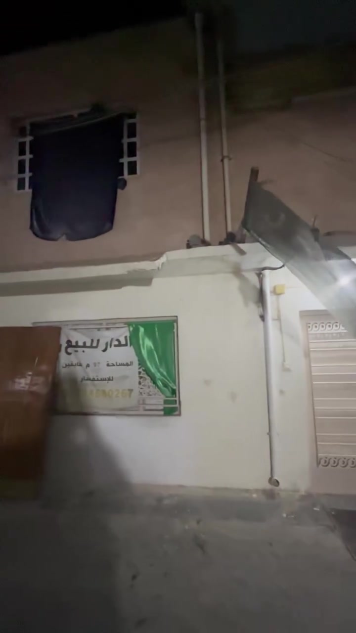 الدار للبيع
المساحه ١٠٠
الوجهه ٨
نزال 8 

 الموقع حي حطين قرب نفق الشرطه
للاستفسار ***********
