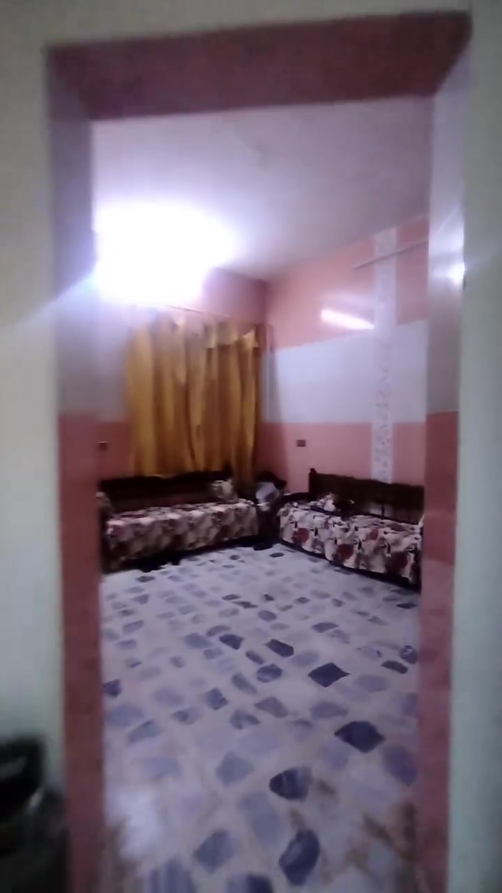 السلام عليكم
بيت 160 متر ايجار قوسيات مدخل أسواق ابو علي قرب جامع جبل أحد فرع هادئ قريب عالمدارس 
غرفتين نوم واستقبال ومطبخ وصحيات وهول داخلي
وكراج سيارة
الايجار 275 الف قابل للتفاوض
عمولة الايجار عالطرفين

***********
