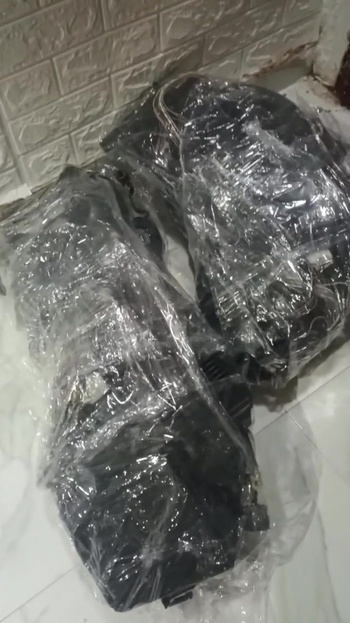سلام عليكم ضفاير سيراتو 1600 كير 6 نمر زيرو تفصيخ مع قاعدة لفيوزات
***********
