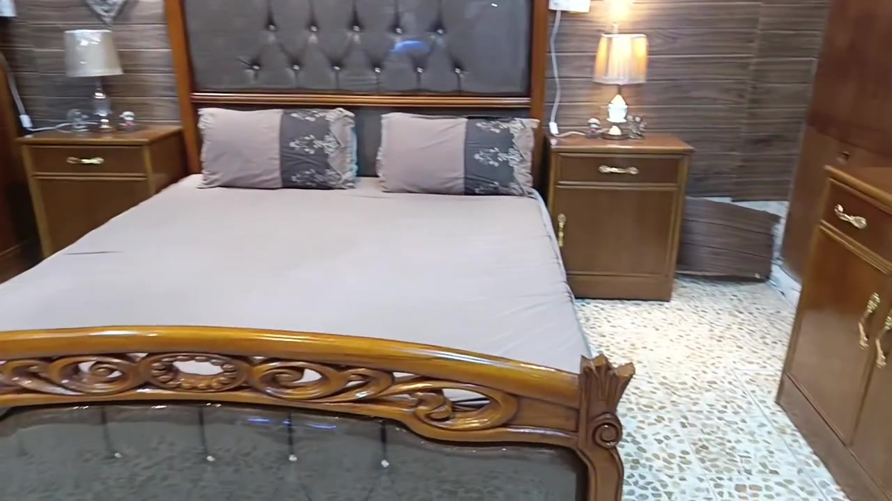 غرفه نوم للبيع نضافتها 90بلميه غرفه خشب صاج ثقيل تزكام مو سوقيه وياها دوشك جديد درجة اولى سعرها 950غرفه خمس بيبان للتواصل ***********
