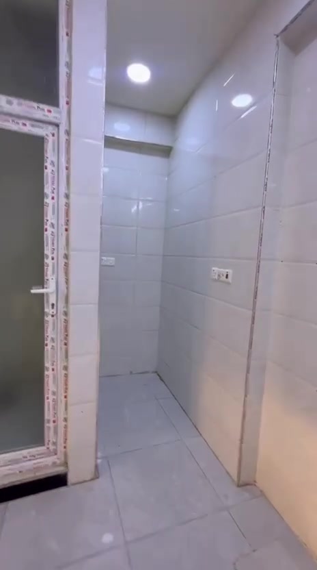 شقة طابق ثاني درج مريح ديلوكس تحتوي على غرفتين ومطبخ وصاله مشترك وخدمات الشقه شبه زيرو بناء 2025 ديلوكس الموقع الاعظمية شارع عشرين قرب جامع انيس السعر 400 الف للاستفسار ***********
