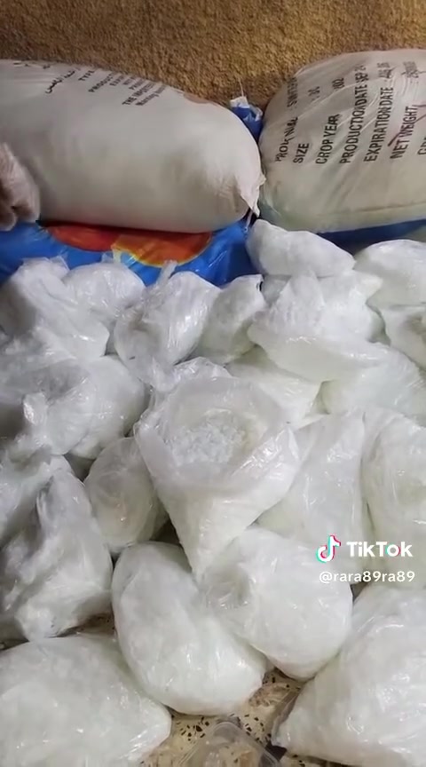 متوفر يمي بطش الاصلي مزيل دهون الخارق بنات نضفو مطابخكم قبل المدارس 

كيلو البطش ب ٨ توصيل الفين 

رقم الحجز وتساب ***********

نص مكتوب في الصور:
- سيتم كتم صوت الهاتف عند تلقي المكالمات والإشعارات