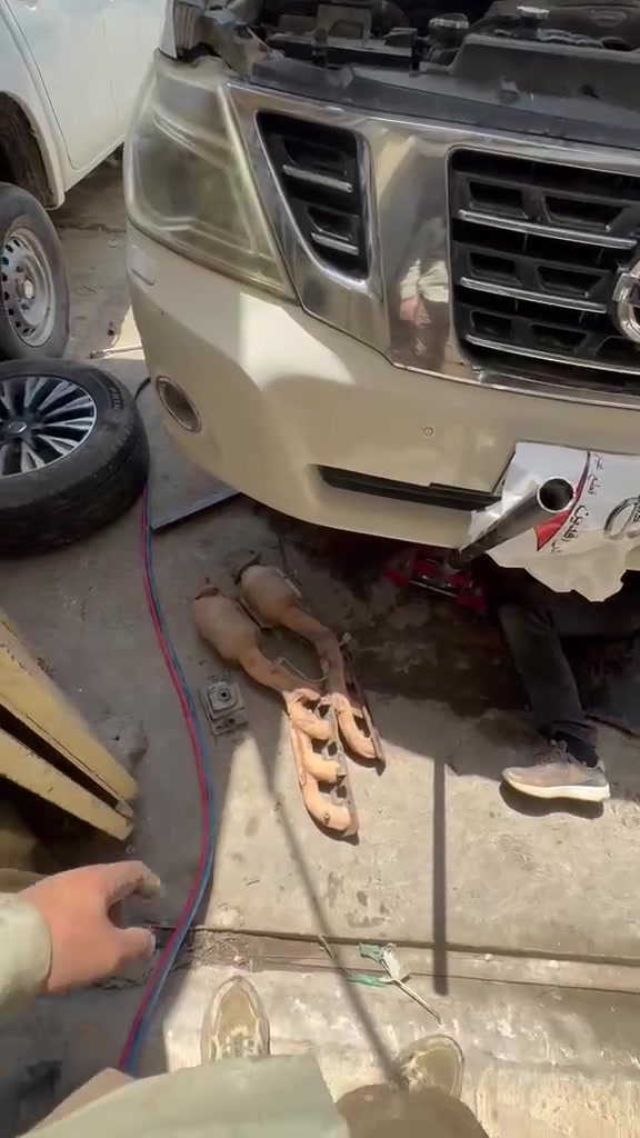 السلام عليكم باترول بيها دكشنات مفطره تم فتحهن وتعديلهن ولحيمهن ومع تبديل اذين محرك مع الضمان 
العنوان شارع شيخ معروف قرب شارع ٦ 
الاتصال *********** امير
