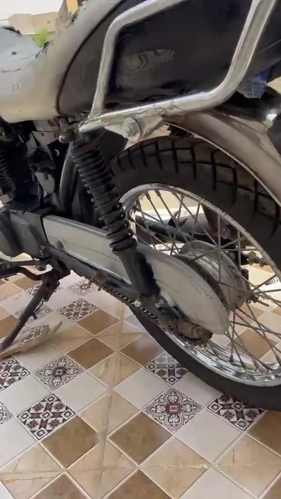 سلام عليكم لبيع دراجه تخم تاير شغاله كلشي مابيها يرادلها لاستيك فول وضفيره ينزلن من السعر … السعر ٢٧٥ عنوان صلاح الدين العلم رقم ***********
