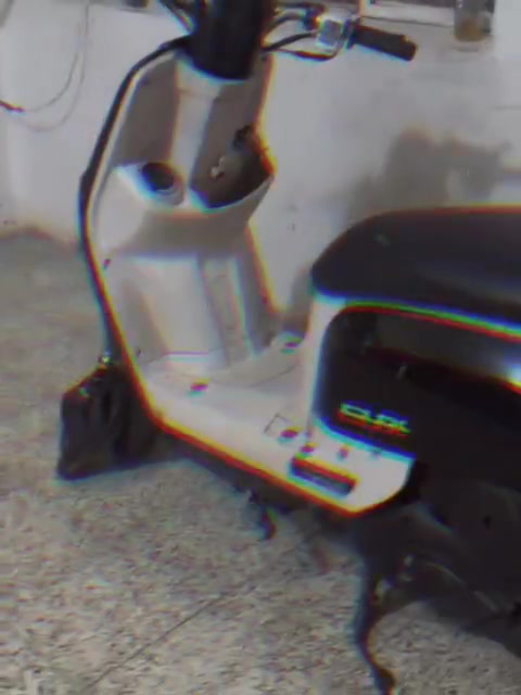 شون شباب دراجه بوليس كابريته دراجه خير من الله ممفتوحه ولا مجفته كلشي كامل اكفلك المكينه نقص كلجات والسعر 500وبيه مجال مكاني ديالى جسر خرنابات رقمي ***********دراجه معد طيران زوج تايرات بدلتله
