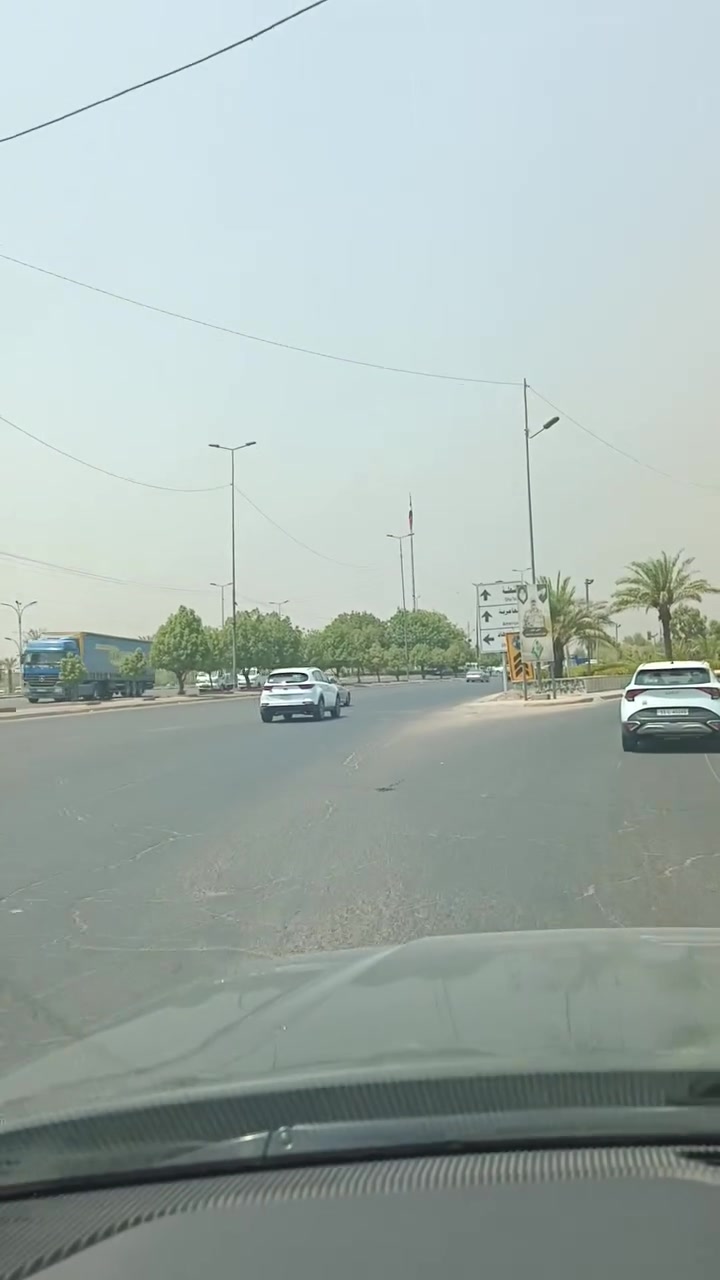 السلام عليكم قطع من بيت مساحه ١١٥تعتبر قطعة ارض واجها ٥,٧٥ نزال ٢٠موقع مميز وبالعافيه الي تصير من نصيبه حي العامل محله ٨١١ الخدمي مال مدرسة القاهره وثانوية زين العابدين للاستفسار مراجعة مكتب الرافدين حي العامل قرب جامع العشره المبشره مقابل مطعم سندريلا الاتصال ***********////***********
