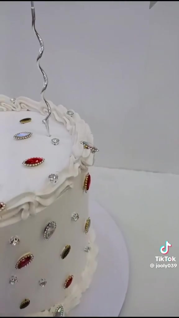كيكه اللاماس الترند الجديد للحجز قبل بيوم من المناسبه لضمام نتيجه تعجبكم 🥰صنع كعكنا وحلوياتنا بحب، لنكون جزءاً من أجمل لحظاتكم وأحلى ذكرياتكم."9647509738547
