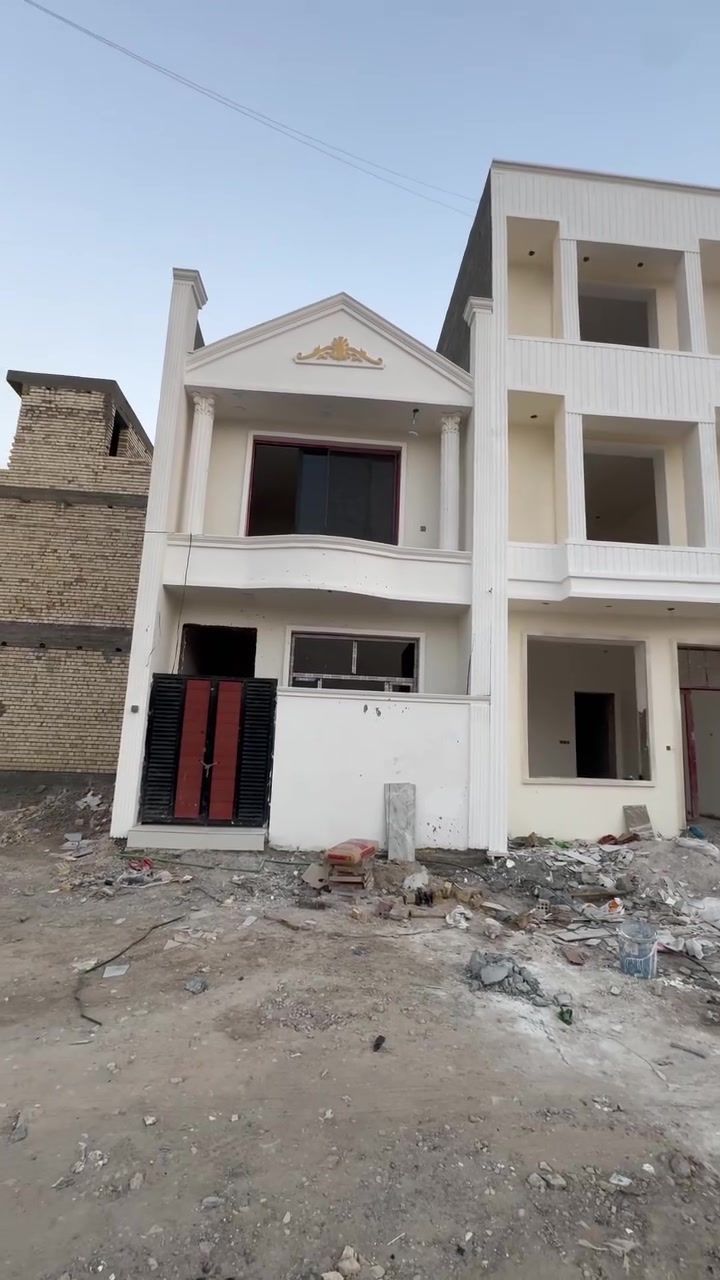 سلام عليكم بيت البيع مساحته 50 متر 3 طوابق خلف جامع ام القراء على شارع 15 سعر 153 وبي مجال المنطقه راح تطبلط ***********
