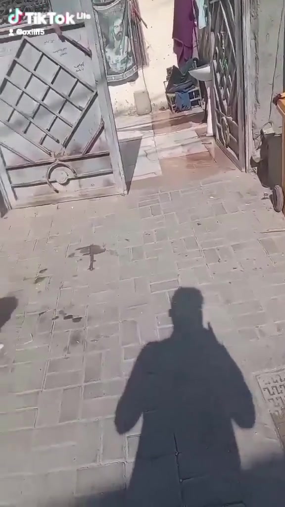 يعلن مكتب ابو سلام الحسناوي عن دار للبيع المساحه ١٢٠ الواجهه ٩متر التفاصيل في الفيديوا السعر ٧٠ مليون وبي مجال للاتصال بنا ***********
