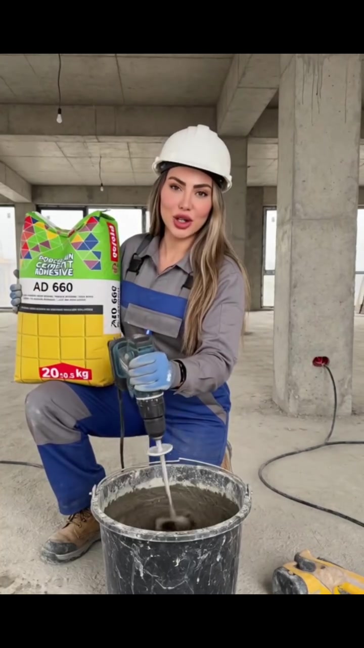 چسب کاشی پرسلان پروفاب؛ انتخابی مطمئن برای اجرای حرفه‌ای کاشی و پرسلان 💪

🔹 چسبندگی بالا
🔹 مناسب کاشی و پرسلان
🔹 اجرای آسان و مطمئن
🔹 مناسب پروژه‌های ساختمانی و عمرانی

کیفیت بالا، چسبندگی مطمئن و اجرای حرفه‌ای؛
با پروفاب، نتیجه کار ماندگارتر است. 🏗️

📞 جهت مشاوره و خرید:
+98 912 765 9116

#چسب_کاشی #چسب_پرسلان #پروفاب #چسب_ساختمانی #کاشی_کاری #مصالح_ساختمانی #BetonPlast #Iraq #Afghanistan #Iran #العراق #افغانستان #مواد_البناء #لاصق_البلاط #PorcelainTileAdhesive
