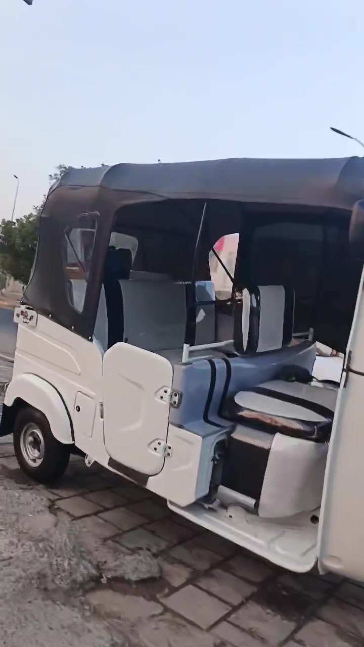 سلام عليكم تكتك للبيع كامله مكمله مديل ٢٠٢١ما بيها ضربه بس شوي بيها بل لغد شو معجون وتعال وكلب مكينه خرسه مصبوغة عام جماليه اوراق كامله مكاني بغداد رقمي*********** ما ابيع لبياع شراي اعذريني🩵🩵

