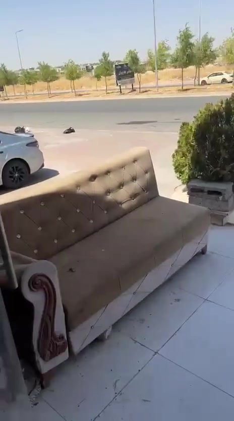 فرن خبز في مجمع الزيتون للبيع بسعر مناسب بسبب السفر ***********
