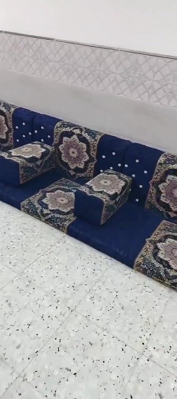 متاح جلسه جديده غير مستخدمه 10 متر  عنوان نجف حي الوفاء رقم الهاتف***********
