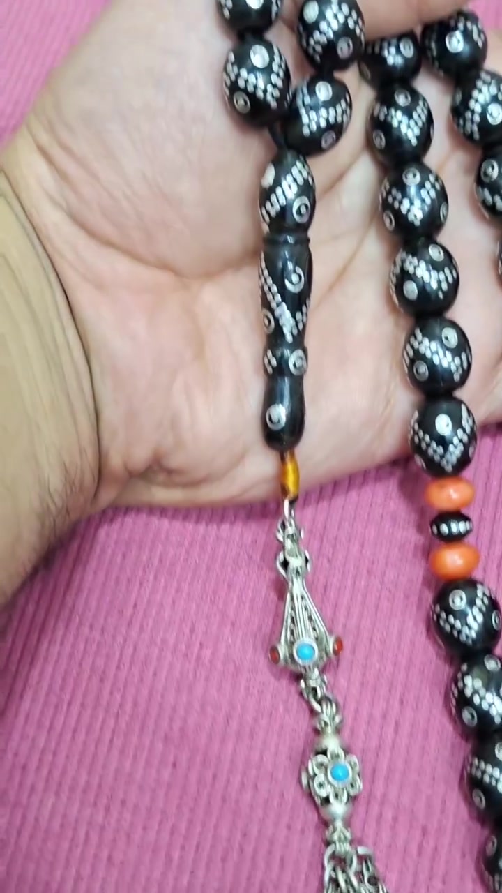 يسر حجازي • ٣٧ خرزة • ٨٠ غرام