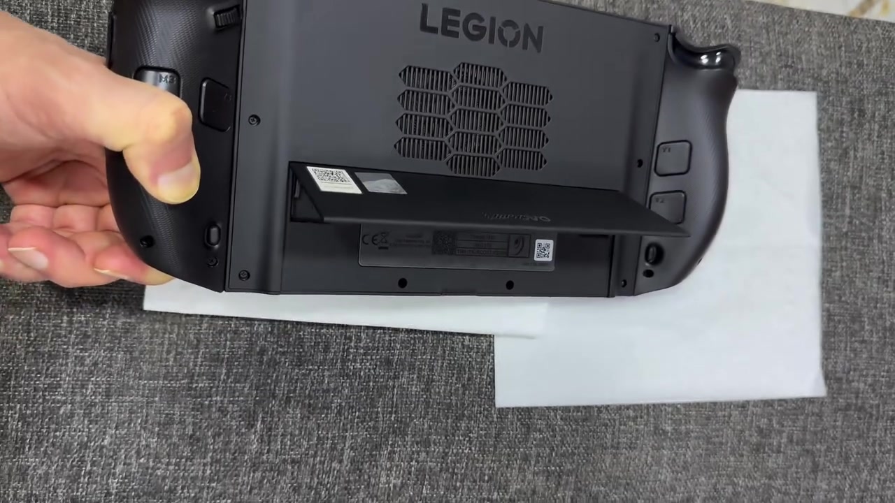 لينوفو Legion Go ٢ • رايزن Z٢ Extreme • ٣٢GB رام