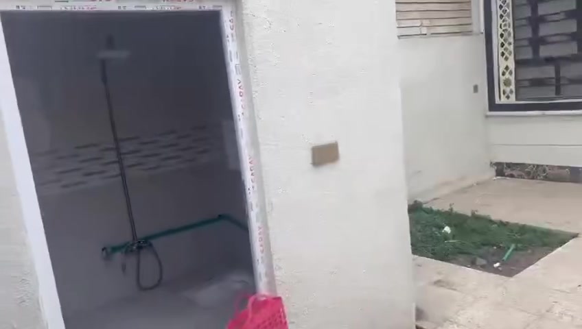 بيت للإيجار مساحة 110 
التفاصيل موضحة بالفديو 
حي الغدير قرب طارئ العلوية 
فرع جامع العسكريين 
للتواصل اتصال واتساب ***********
الايجار 350 قفل
