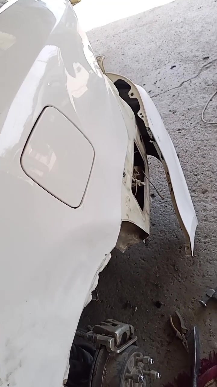 سلام وعليكم مستمرين وياكم بل جديد تعديل بارد 100/100 شرط اذا معجبك الشغل واذا ماقتنعت بل بارد لا تدفع فلوس ابدا شغل عل مليم سمكره وصبغ كافة انواع السيارات الحديثه عنوانا فلوجة حي صناعي رقم هاتف ***********
