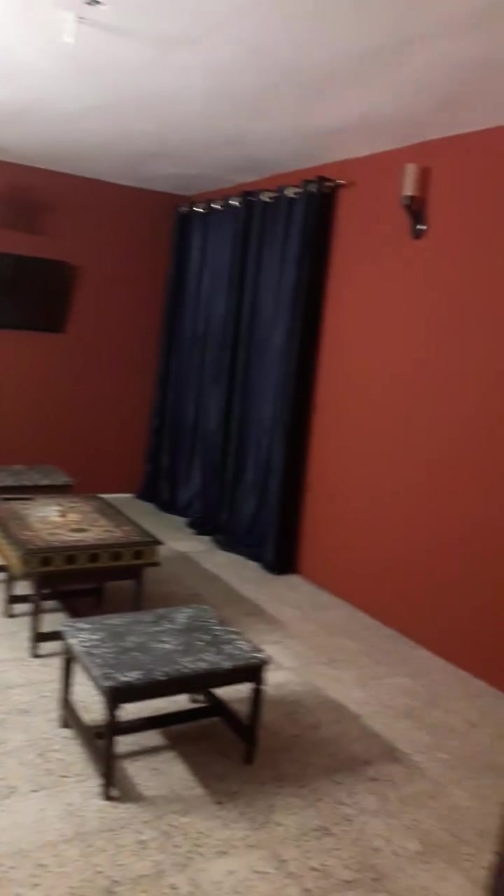 مشتمل للإيجار / اليرموك محله ٦١٢ / فرع مثلجات بردا / طابق ثاني/ شبه مؤاثث / قيمة بدل الاجار 900$ /// كهرباء خصخصة / هاتف *********** 
ملاحظه: يعفى المستأجر من تسديد ( اي اجور ) للماء و الكهرباء .. مجاني .
