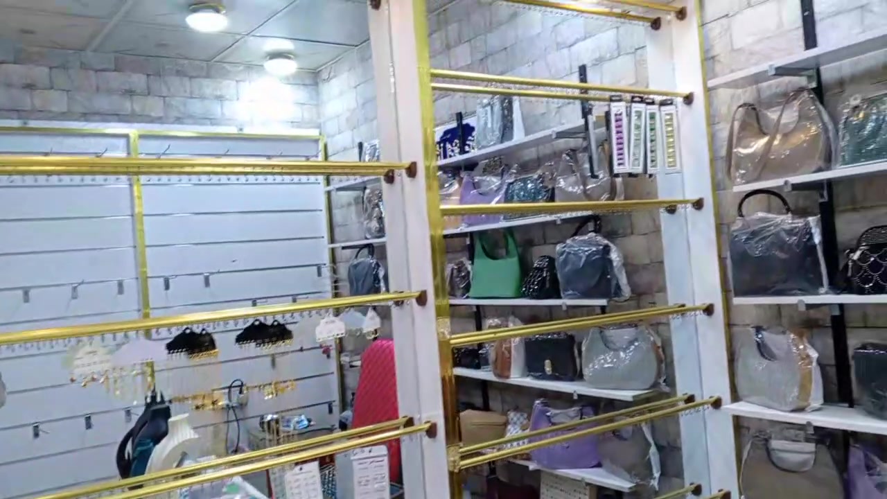 ديكور محل ذهب • برازيلي • ٢.٤م ارتفاع